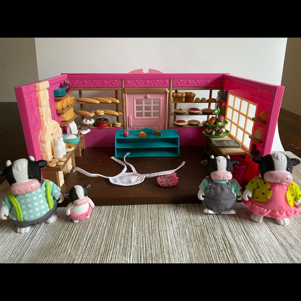 Lil Woodzeez Bakery Set and Cow Family 60+ Pieces